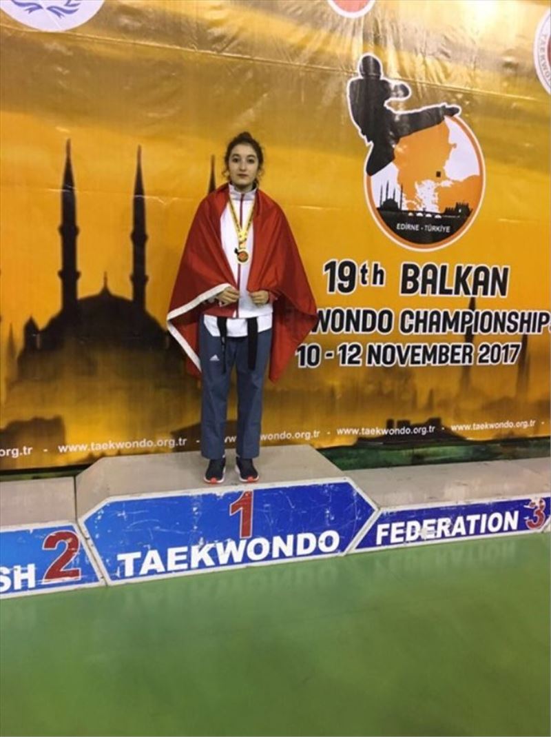 İskenderunlu Ayşe, Balkan şampiyonu