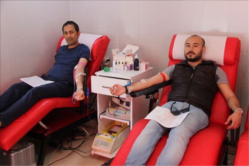 Muhabirlerden kan bağışına destek