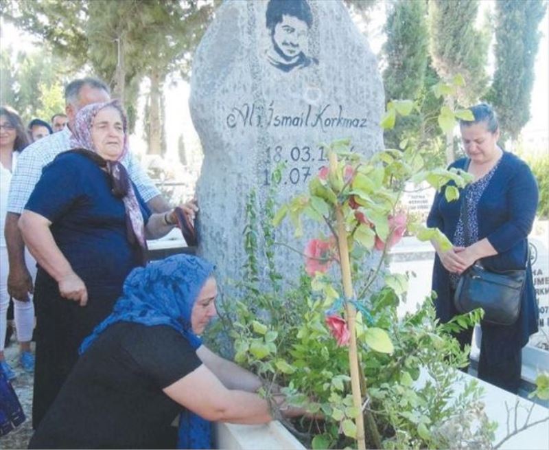 Ali Ismail mezarı başında anıldı
