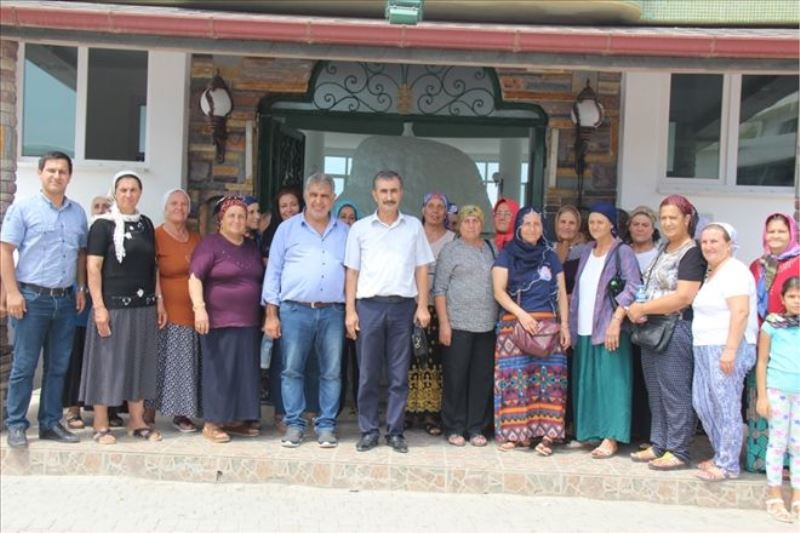 Yaşlıları türbeye belediye taşıdı