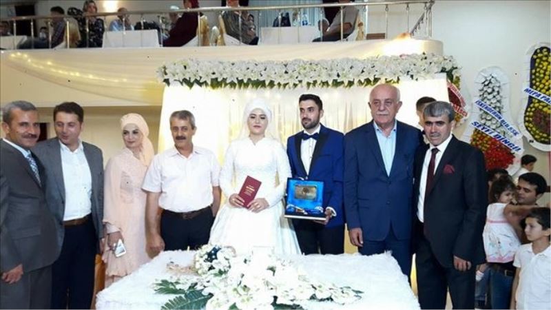 AKP, düğünde buluştu