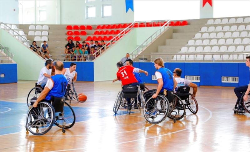 Tekerlekli Sandalyede basketbol gösteri maçı