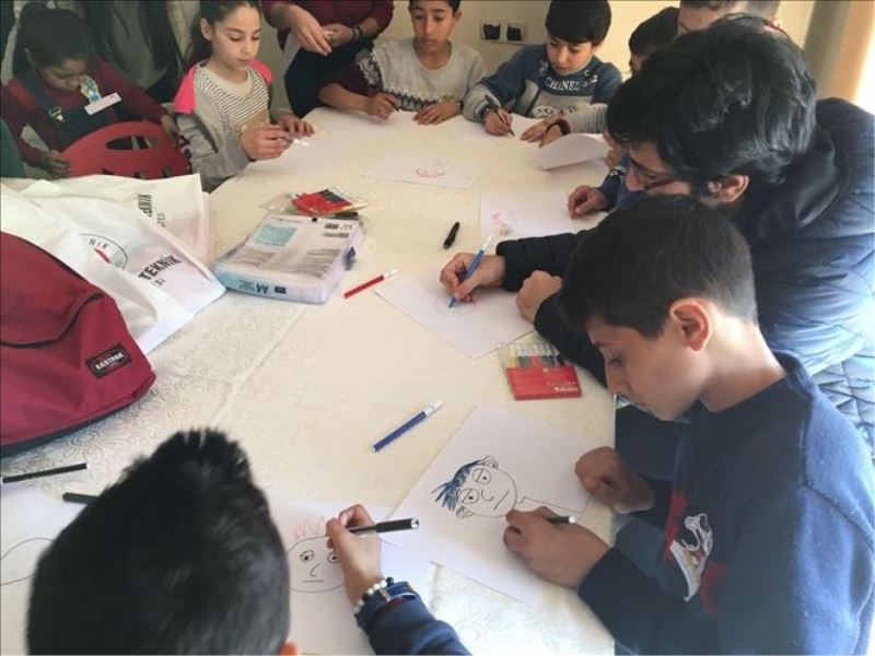 Suriyeli çocuklara ´karikatür çizimi´ eğitimi