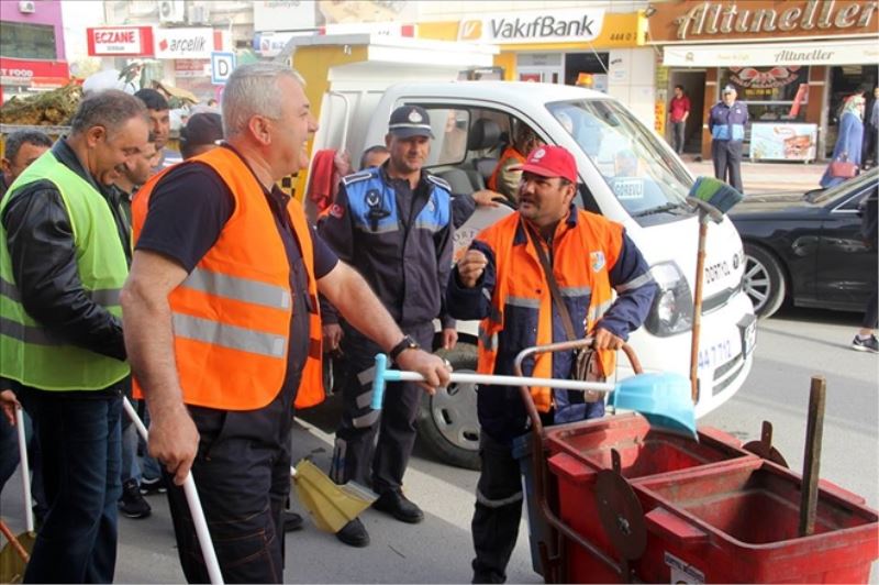 Dörtyol´da temizliği belediye kendi ekipleriyle sürdürüyor
