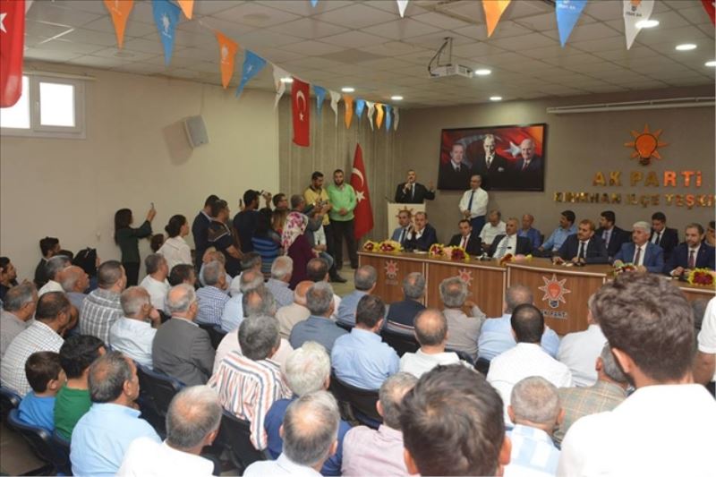 AKP, adaylarını ilçelerle buluşturdu