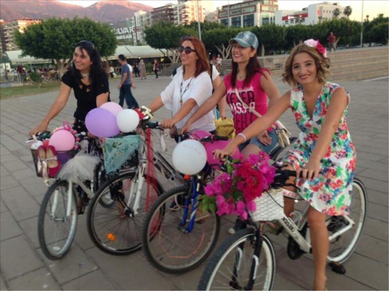 Süslü Kadınlar Bisiklet Turu