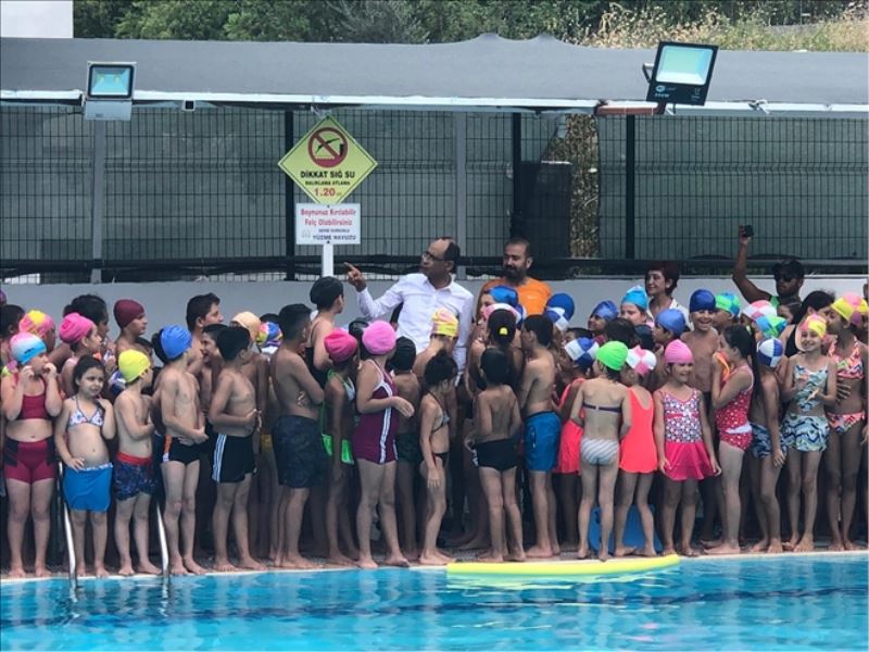 1.250 çocuk yüzme öğreniyor
