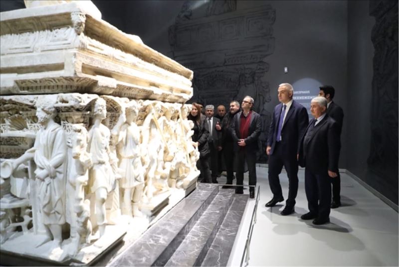 Bakan Ersoy, müzeleri gezdi
