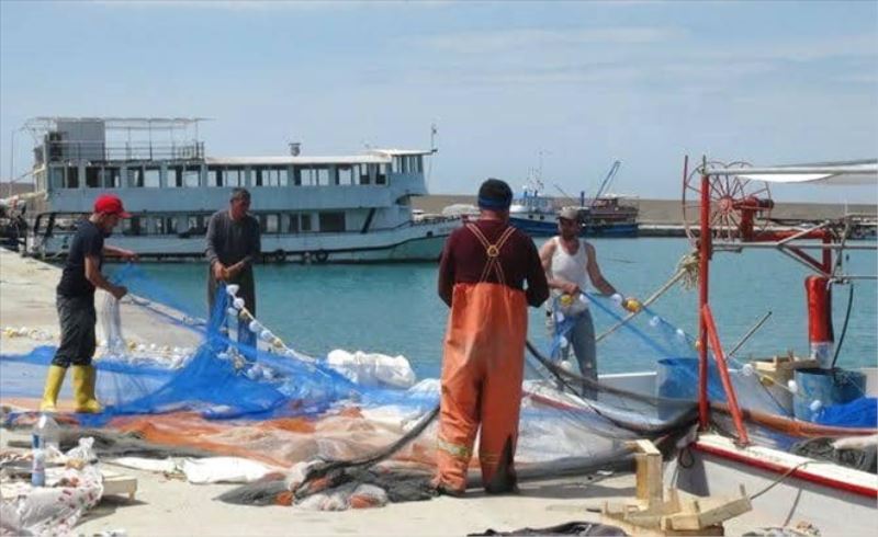 AKP´li Özel: Balıkçılara yasak kalktı