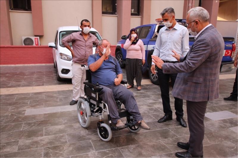 Engellilere akülü araç desteği sürüyor