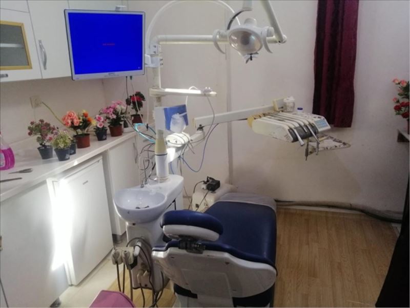 Sığınmacıya ´izinsiz diş hekimi´ operasyonu