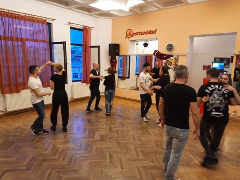28 gence dansla ´dahil olma´ eğitimi