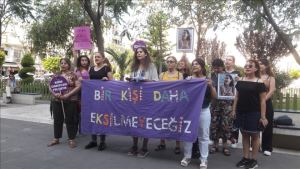 Kadınlar, Pınar Gültekin için İskenderun´da da eylemdeydi