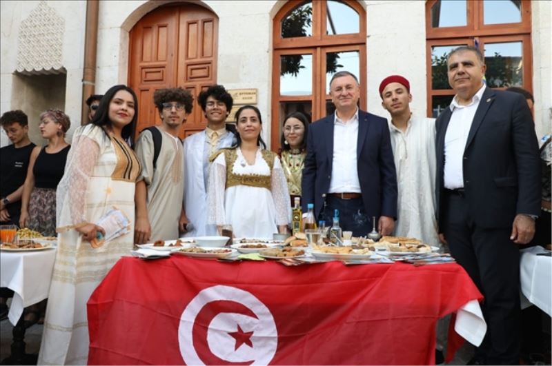 7 ülkenin gönüllüleri kültürlerini tanıttı
