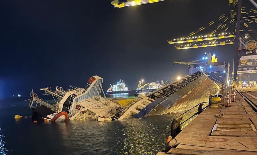 İskenderun Limanı’ndaki batık gemi çıkarıldı