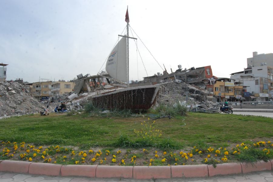 Deprem kenti Hatay’da siyaset istifası