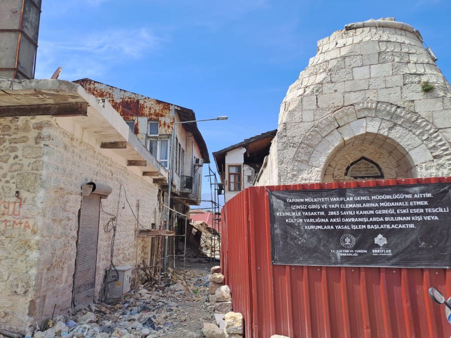 Depremde hasar gören tarihi binaların akıbeti ne olacak?