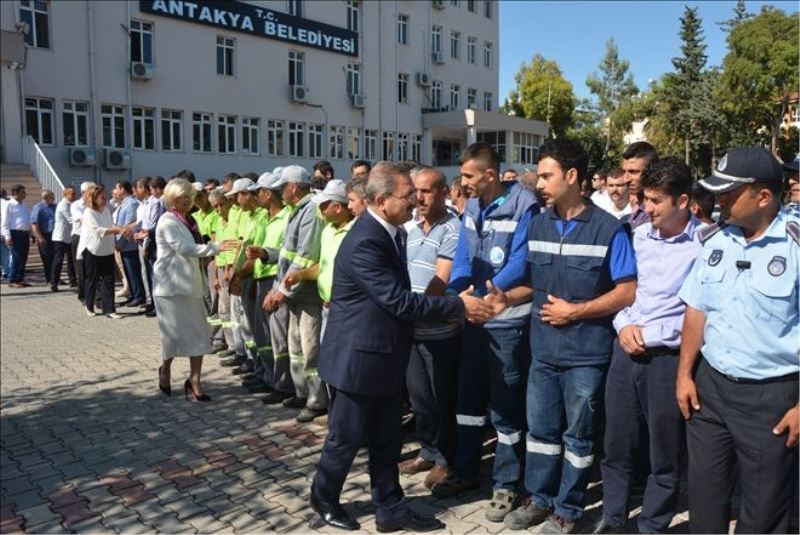 “Örnek ve öncü hizmetlere imzayı çalışanlarla attık”