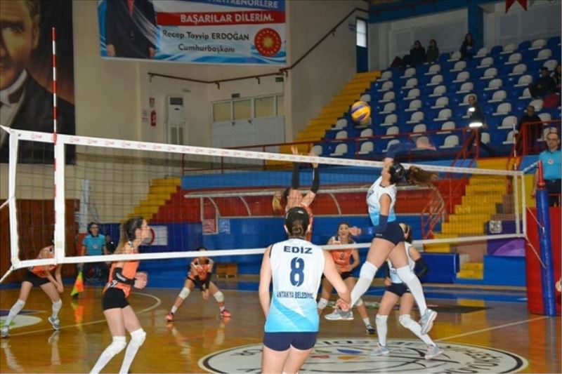 Belediye, Doğuş´u 3-0 yendi