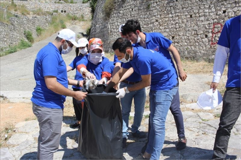 İzmir Caddesini temizlediler