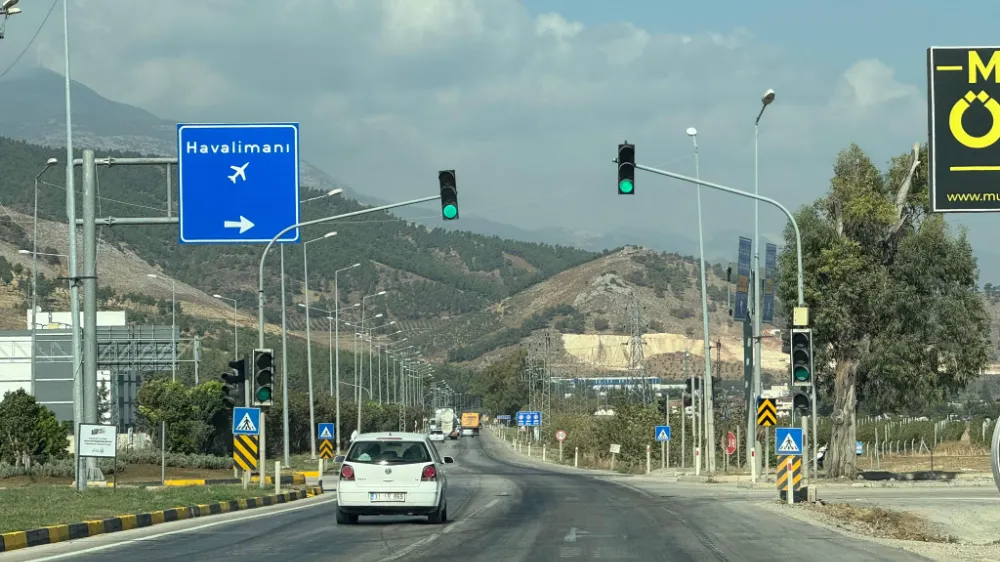 Havaalanı yolu tek şeritten açıldı