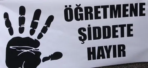 Okulda öğretmene şiddete 