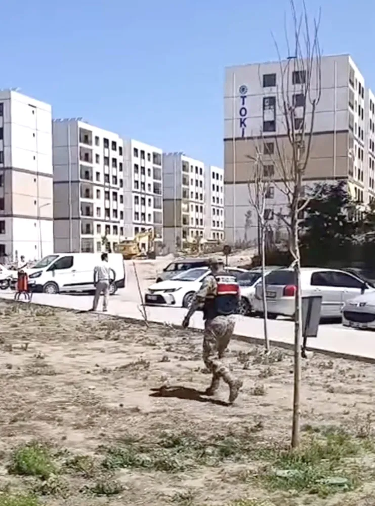 TOKİ yerleşkesindeki  yol çalışmasında doğalgaz borusu patladı