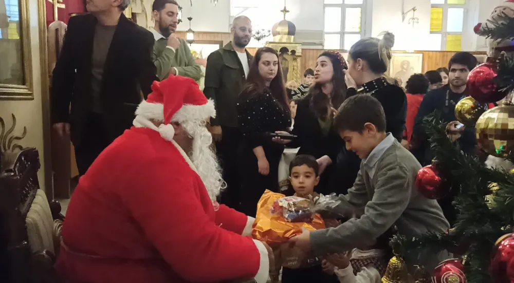 Çocukların hediyesi Noel Baba