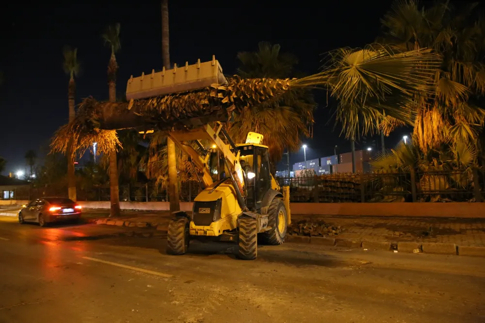 Bulvarda yol genişletme çalışması